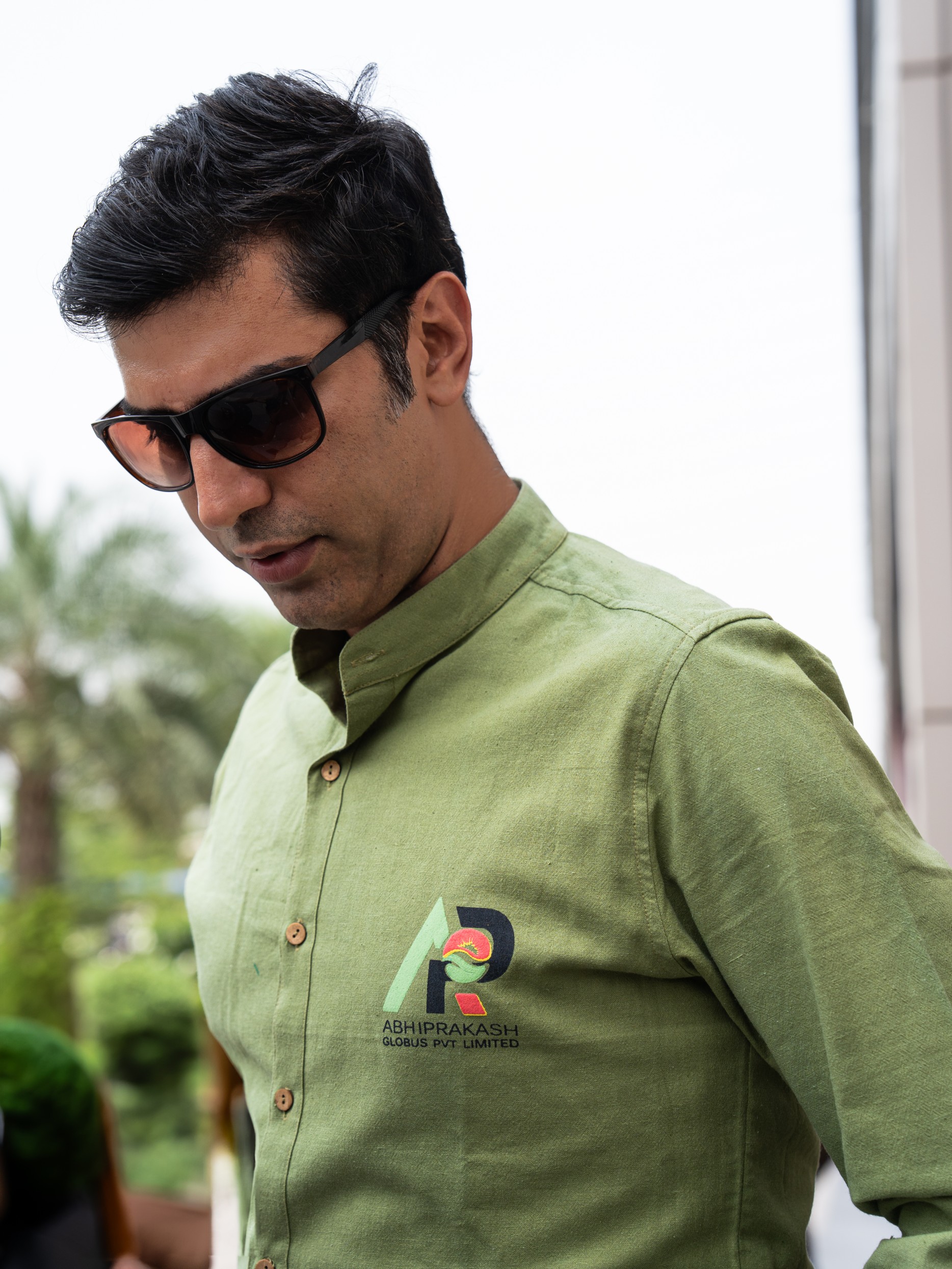 Sustainable corporate uniform made from organic cotton